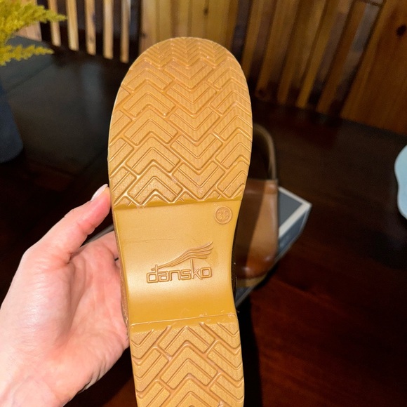Dansko Professional Clogs Distressed Honey Size 39 - Picture 3 of 4